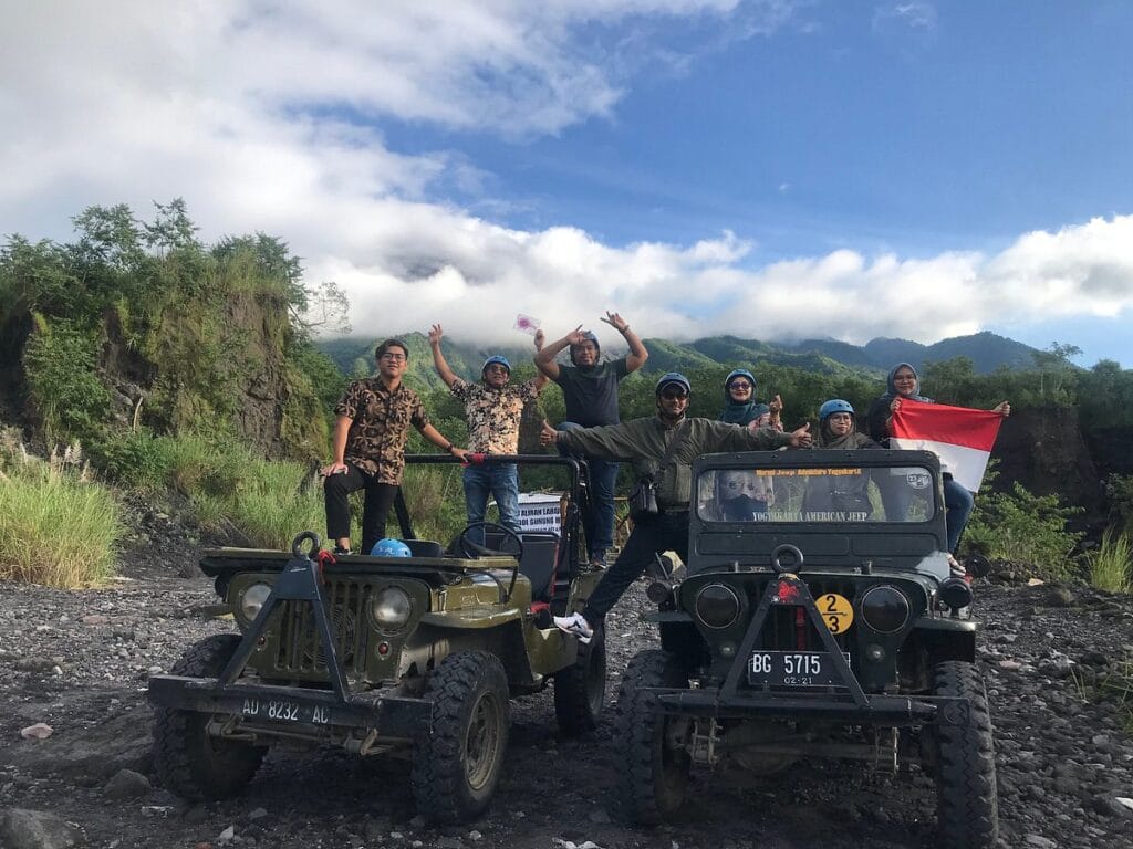 Ingin Petualangan? Naik Jeep dan Jelajahi Gunung Merapi 