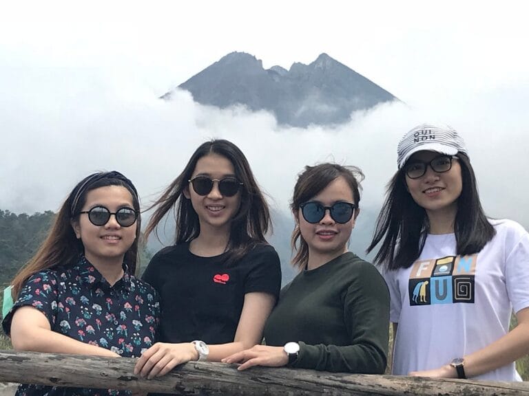 Naik Jeep dan Ledakan Adrenalin Hari Liar di Gunung Merapi