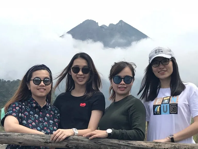 Naik Jeep dan Ledakan Adrenalin Hari Liar di Gunung Merapi