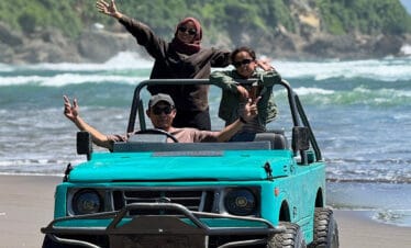 Trip Satu Hari: Istana, Gumuk Pasir, dan Pantai