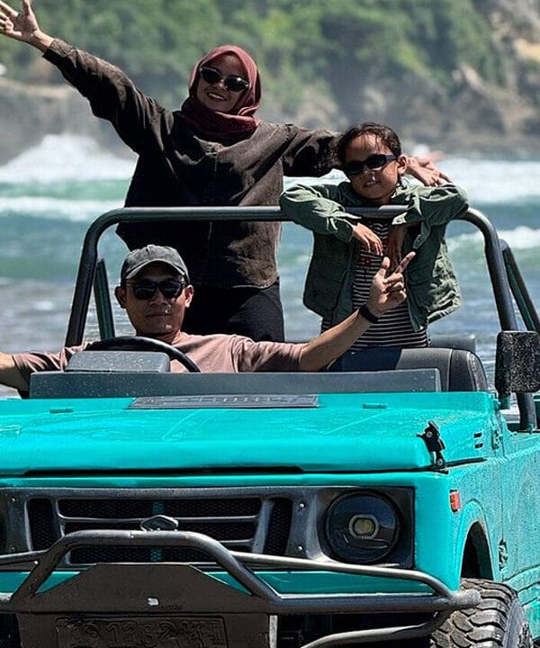 Trip Satu Hari: Istana, Gumuk Pasir, dan Pantai