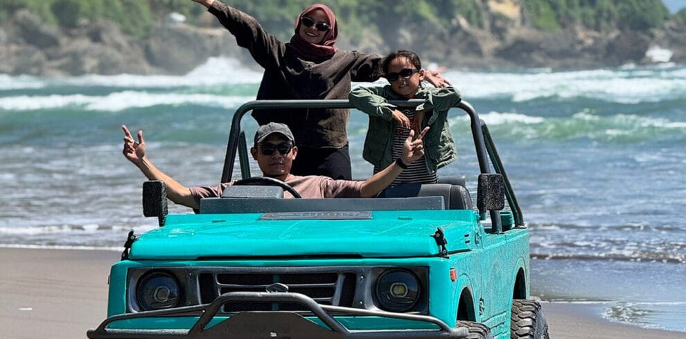 Trip Satu Hari: Istana, Gumuk Pasir, dan Pantai