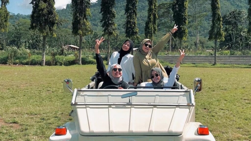 Experience Yogyakarta's Best in One Day: Merapi Jeep and Borobudur Volkswagen Safari