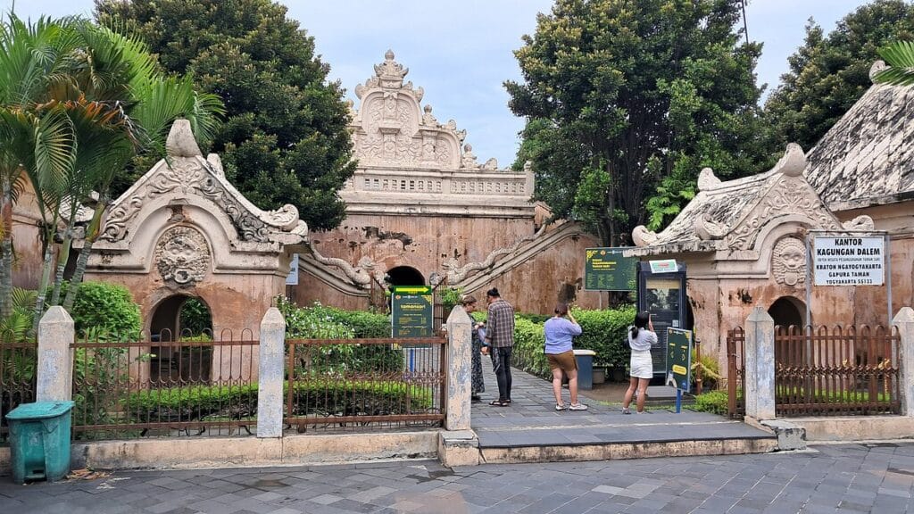 Paket Tour Jogja 4H3M