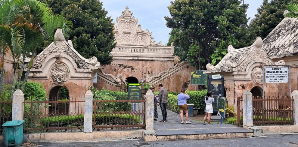 Paket Tour Jogja 4H3M