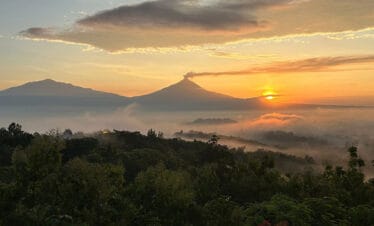 Sehari Penuh Sunrise Setumbu, Borobudur, Merapi, Prambanan