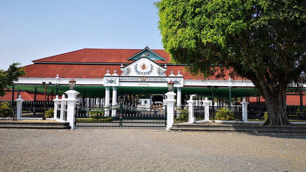 Wisata Sehari ke Warisan Budaya dan Alam