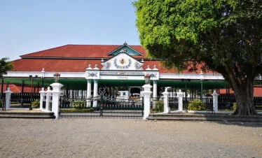 Wisata Sehari ke Warisan Budaya dan Alam