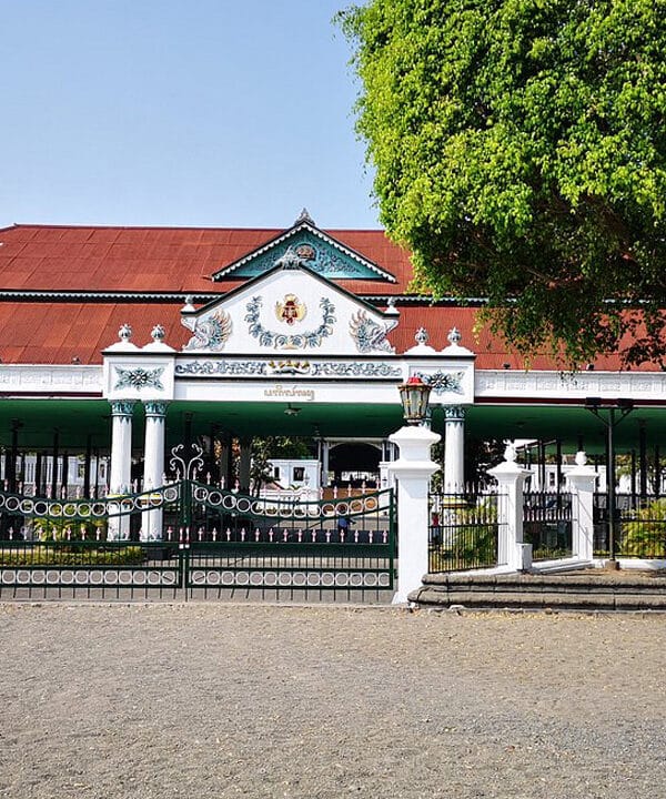 Wisata Sehari ke Warisan Budaya dan Alam