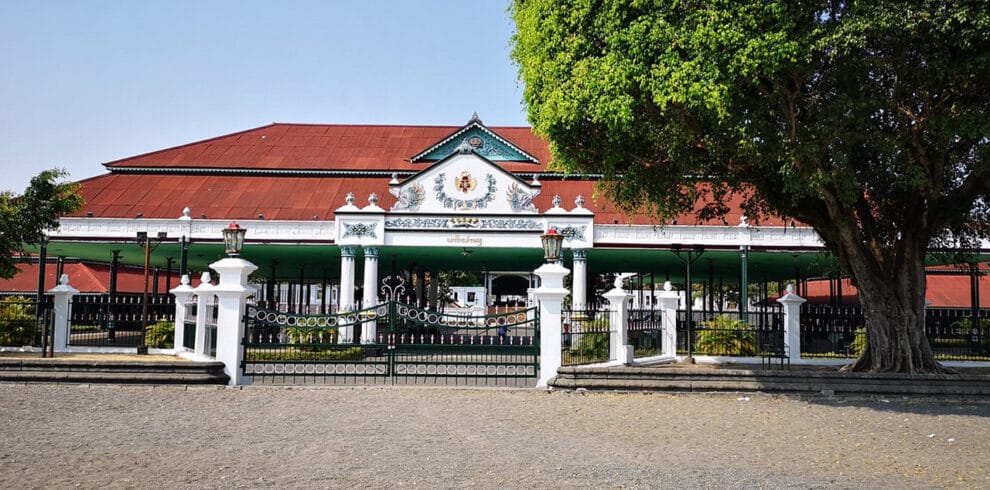 Wisata Sehari ke Warisan Budaya dan Alam