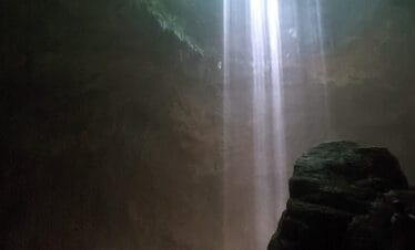 Rasakan Sensasi Goa Jomblang: Panduan Lengkap untuk Berkunjung