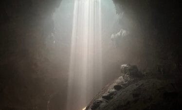 Menguak Keindahan Tersembunyi Goa Jomblang: Panduan Lengkap