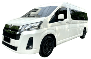 Bepergian dalam Kelompok Kecil Jadi Lebih Mudah: Sewa Hiace LUXURY di Jogja