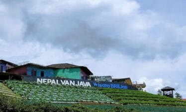 Rahasia Seru Mendaki Gunung Sumbing 1 Hari: Jalur Nepal Van Java!