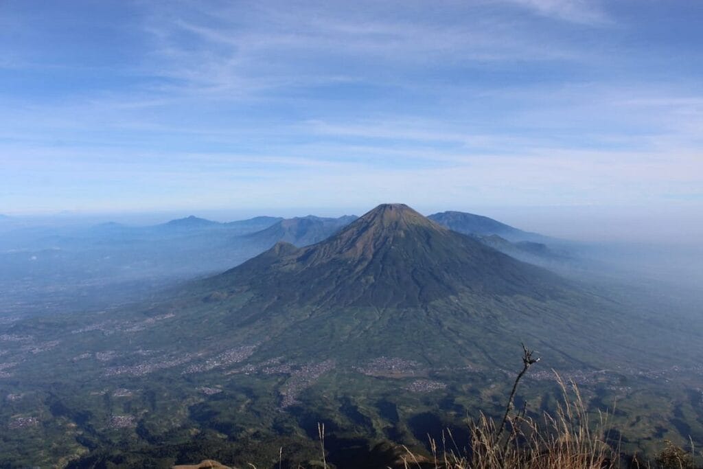 Jawa yang Memukau: Pendakian Gunung Sumbing 1 Hari via Jalur Nepal Van Java