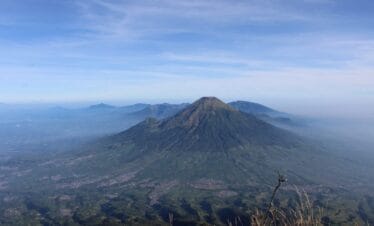 Jawa yang Memukau: Pendakian Gunung Sumbing 1 Hari via Jalur Nepal Van Java