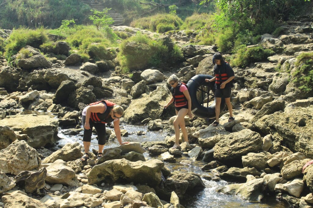 Menyatu dengan Alam lewat Merapi Jeep dan Goa Pindul: Wisata Sehari Penuh di Yogyakarta