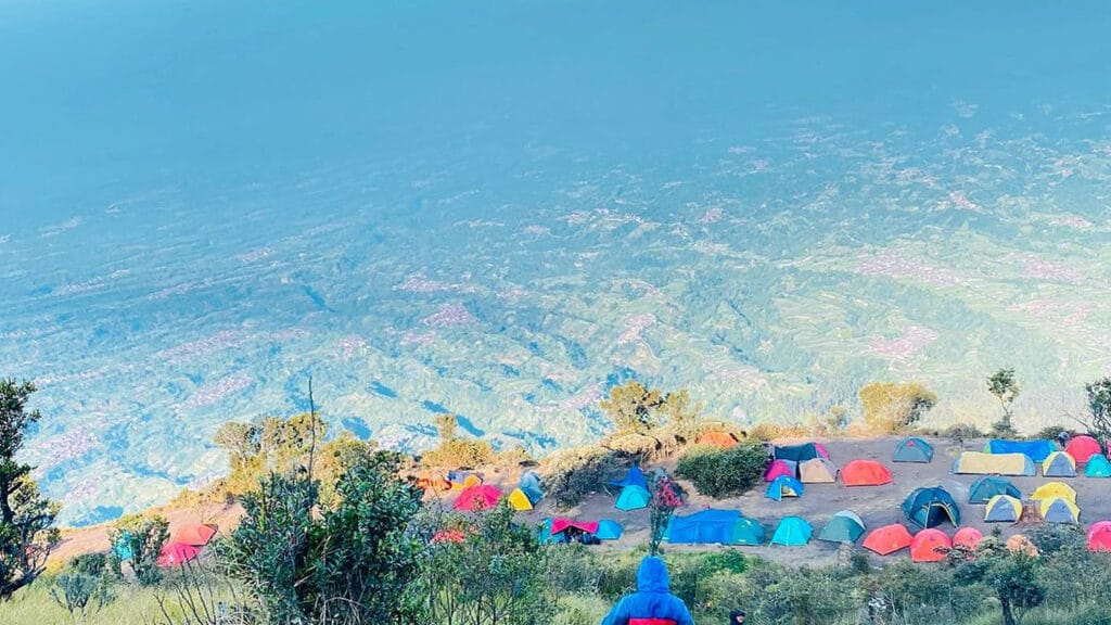 Petualangan Menanti: Hiking dan Camping di Gunung Merbabu 2H1M