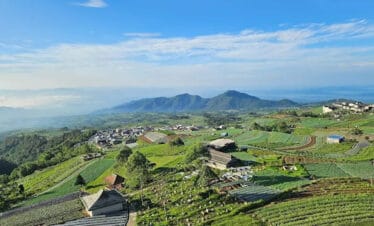 Gunung Sumbing 1 Hari: Tantangan dan Hadiahnya yang Luar Biasa di Jalur Nepal Van Java