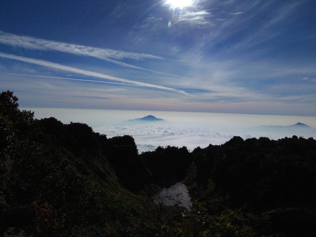 Jalur Nepal Van Java: Pilihan Pas untuk Pengalaman Mendaki Gunung Sumbing yang Seru!