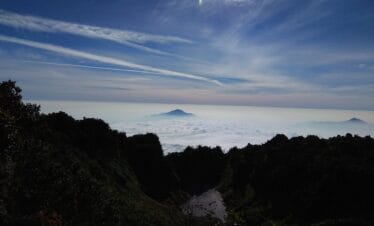 Jalur Nepal Van Java: Pilihan Pas untuk Pengalaman Mendaki Gunung Sumbing yang Seru!