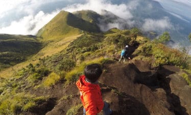 Menaklukkan Puncak Merbabu dan Prau: Pengalaman Mendaki dan Berkemah Terbaik di Yogyakarta