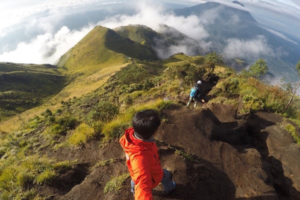 Menaklukkan Puncak Merbabu dan Prau: Pengalaman Mendaki dan Berkemah Terbaik di Yogyakarta