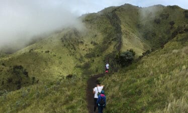 Temukan Keindahan Merbabu dan Prau dalam Perjalanan Mendaki dan Berkemah 4 Hari