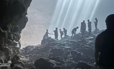 Masuki Dunia Penuh Keajaiban: Tur Goa Jomblang dan Goa Pindul di Gunung Kidul