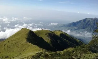 Abadikan Keindahan Alam - Ekspedisi Hiking Merbabu 1 Hari dari Yogyakarta