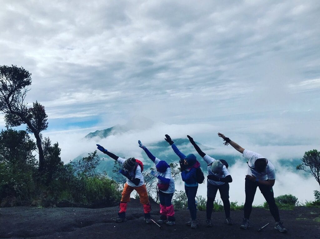 Dari Kota ke Puncak Gunung - Petualangan Hiking Merbabu 1 Hari dari Yogyakarta