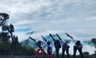 Dari Kota ke Puncak Gunung - Petualangan Hiking Merbabu 1 Hari dari Yogyakarta
