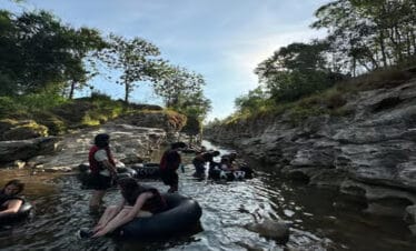 Menjelajah Kedalaman: Eksplorasi Goa Jomblang dan Goa Pindul di Gunung Kidul