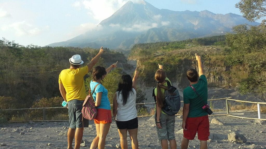 Menemukan Permata Tersembunyi: Tur Jeep Merapi ke Air Terjun Kedung Kayang di Yogyakarta