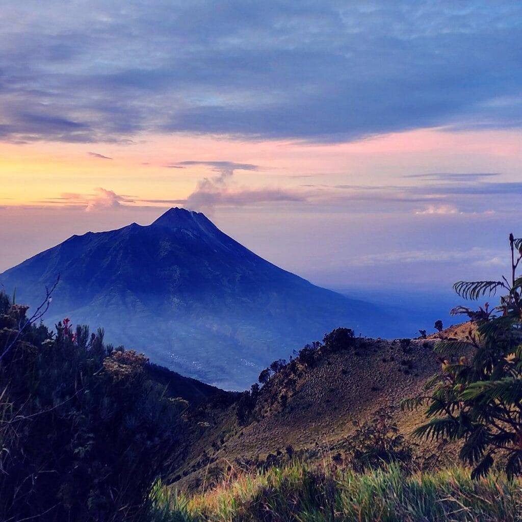 Melangkah Menuju Puncak Gunung Merbabu - Pendakian Sehari dari Yogyakarta via SeloSuwanting