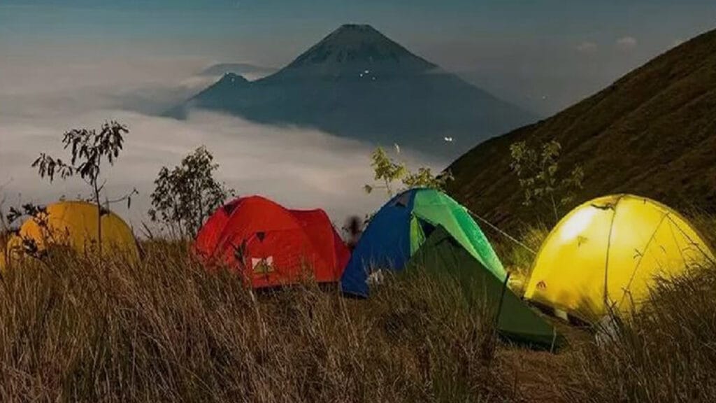 Hiking Camping Sumbing 2 Hari 1 Malam via Basecamp Garung