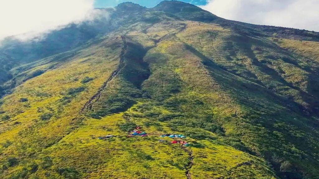Kenangan Tak Terlupakan: Hiking dan Camping di Basecamp Garung Gunung Sumbing