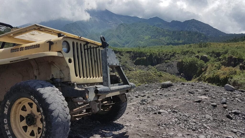 Perjalanan Melalui Keajaiban Alam: Perjalanan Sehari dengan Jeep Merapi dan Air Terjun Kedung Kayang