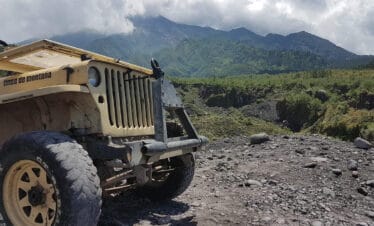 Perjalanan Melalui Keajaiban Alam: Perjalanan Sehari dengan Jeep Merapi dan Air Terjun Kedung Kayang