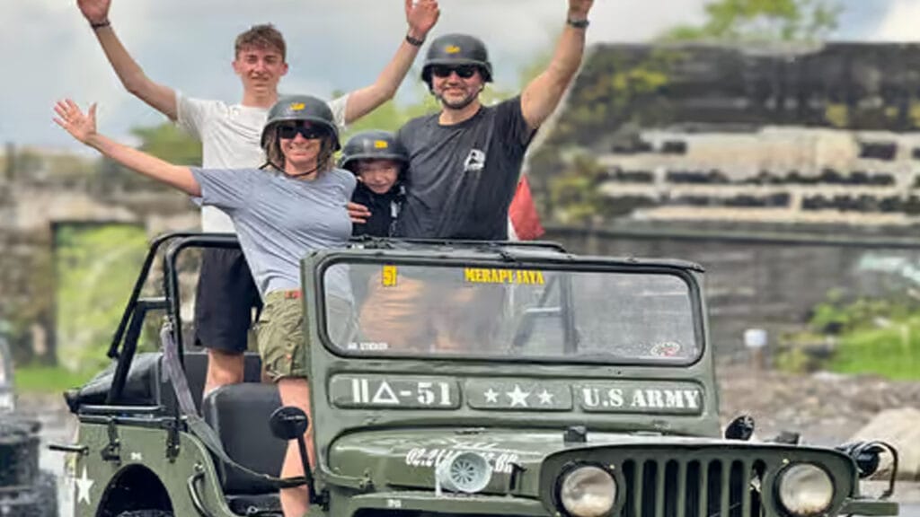 Dari Gunung Berapi ke Gua: Sehari Menjelajah di Merapi Jeep dan Goa Pindul