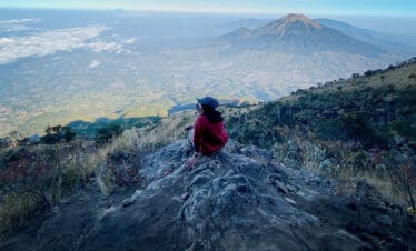 Lepaskan Diri dari Kota dan Mendaki Gunung Sumbing: Itinerary Hiking dan Camping 2 Hari