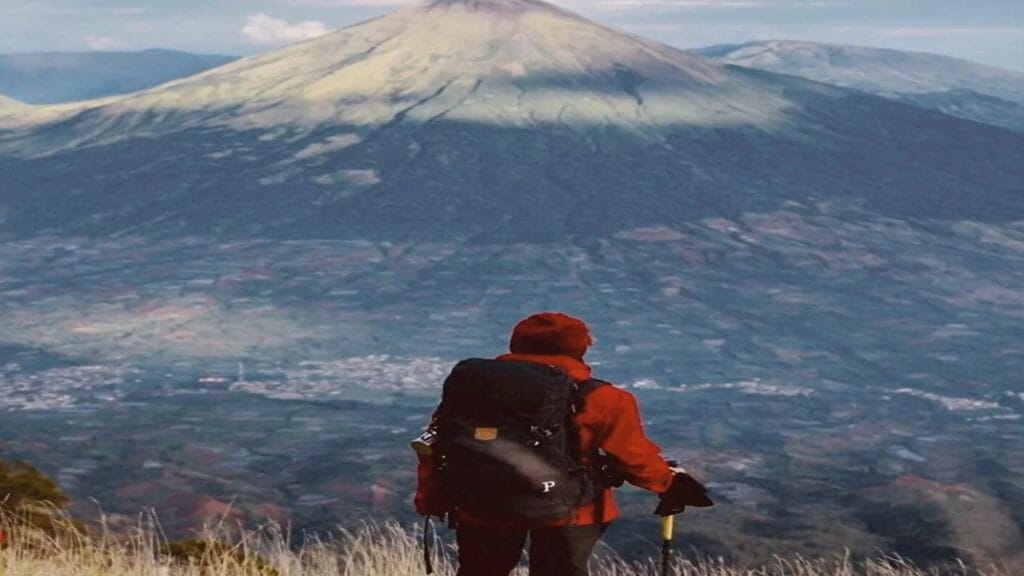 Keagungan Sumbing: Trip Hiking dan Camping 2 Hari dari Basecamp Garung