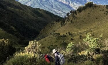 Birdwatching dan Stargazing: Pengalaman Unik Hiking Camping Merbabu 2H1M