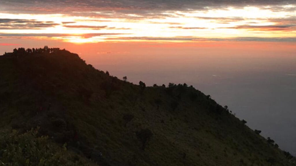 Kabur dari Kota: Santai dan Isi Energi dengan Hiking Camping Merbabu 2H1M