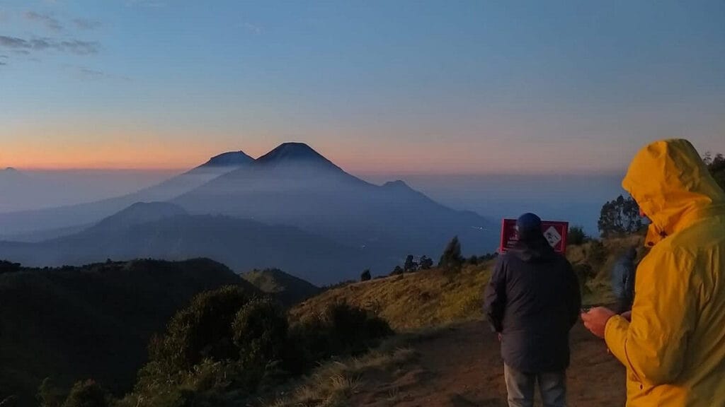 Dari Matahari Terbit hingga Terbenam: Menyaksikan Keindahan Merbabu dan Prau dalam Perjalanan 4 Hari